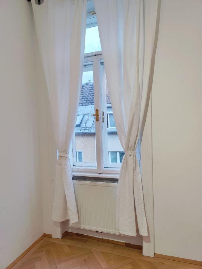 Central Mariahilfer Apartment 4 Min To The City Shopping Center And Schoenbrunn Palace Wien Exteriör bild