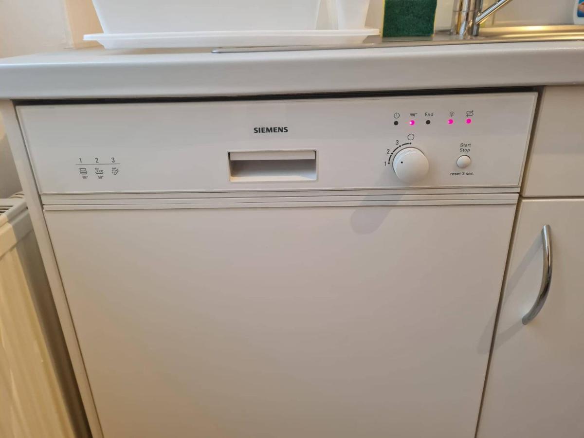 Central Mariahilfer Apartment 4 Min To The City Shopping Center And Schoenbrunn Palace Wien Exteriör bild