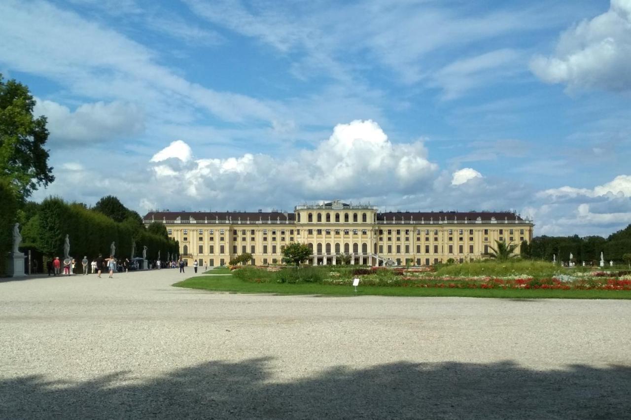 Central Mariahilfer Apartment 4 Min To The City Shopping Center And Schoenbrunn Palace Wien Exteriör bild