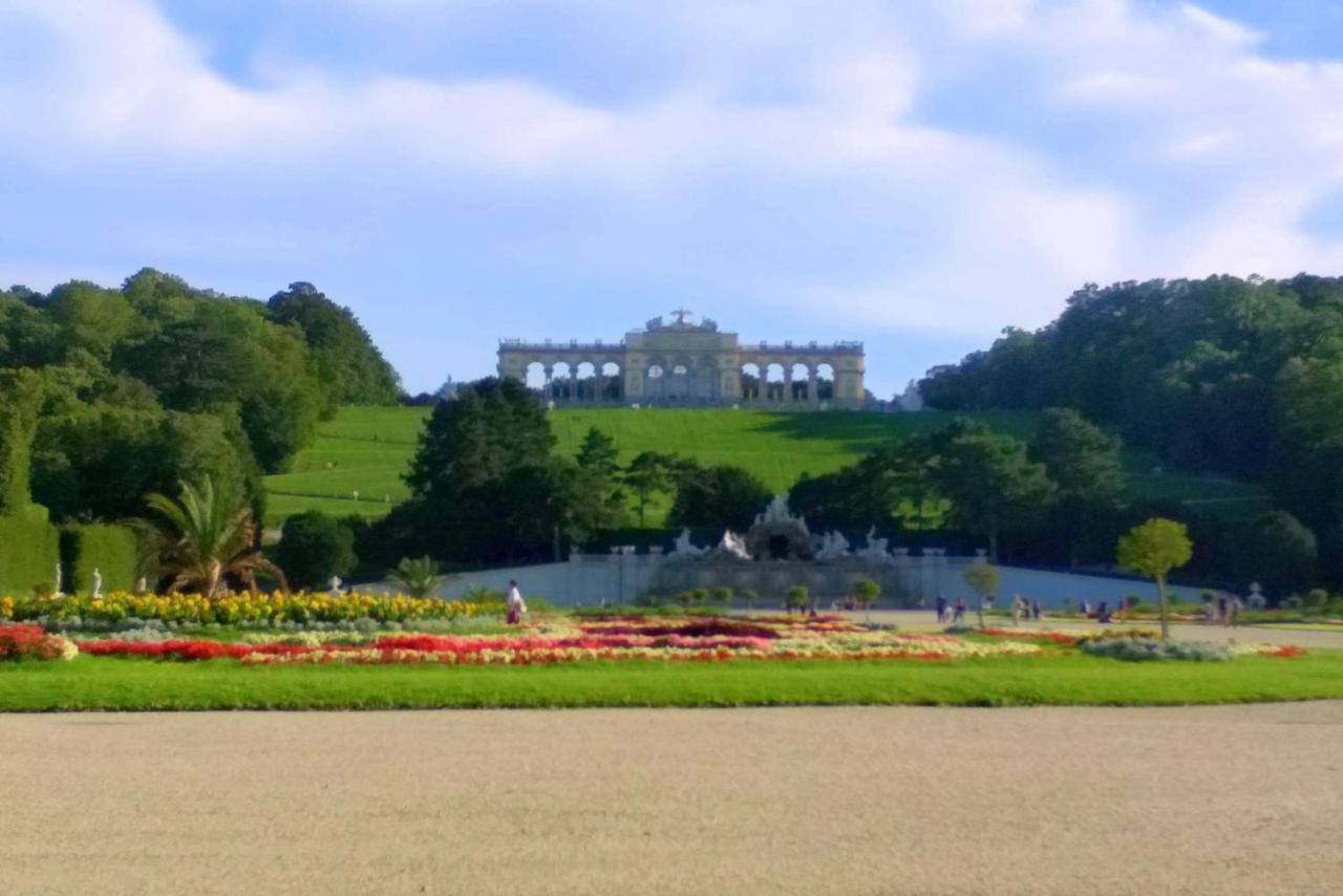 Central Mariahilfer Apartment 4 Min To The City Shopping Center And Schoenbrunn Palace Wien Exteriör bild